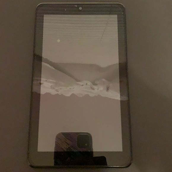 8GB Nook Tablet - Picture 1 of 9